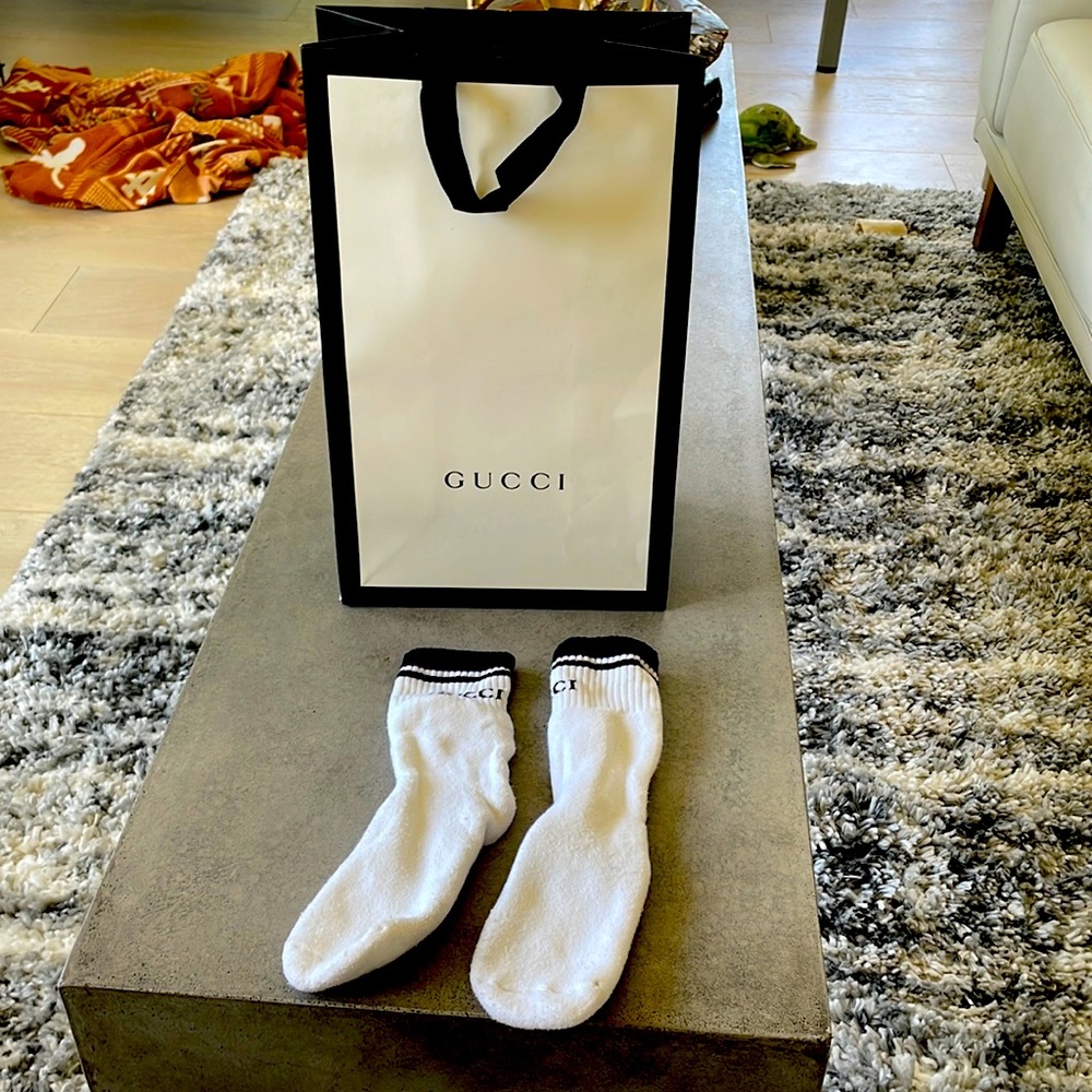 Gucci Socks worn once. With bag